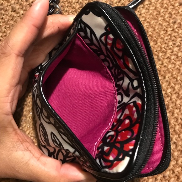 💰 COACH wristlet -Open to offers - Picture 4 of 5
